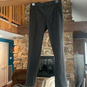 Mens Van Heusen dress slacks 33x32 black 100% polyester